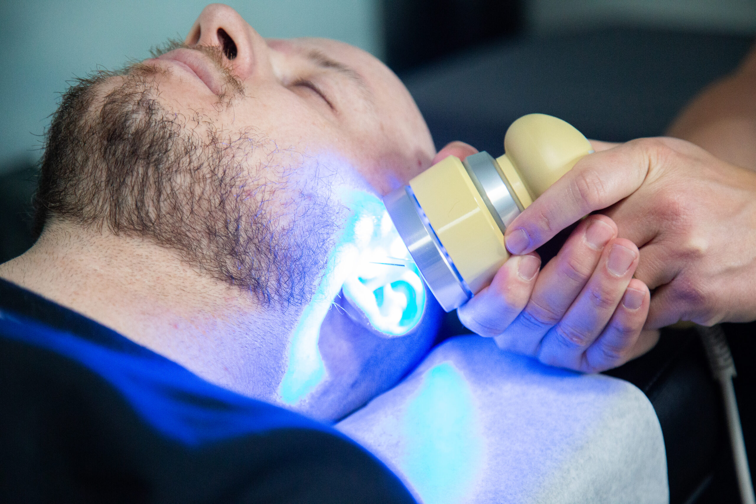 Laser therapy treatment for TMJ and jaw pain, targeting inflammation and muscle tension around the temporomandibular joint.